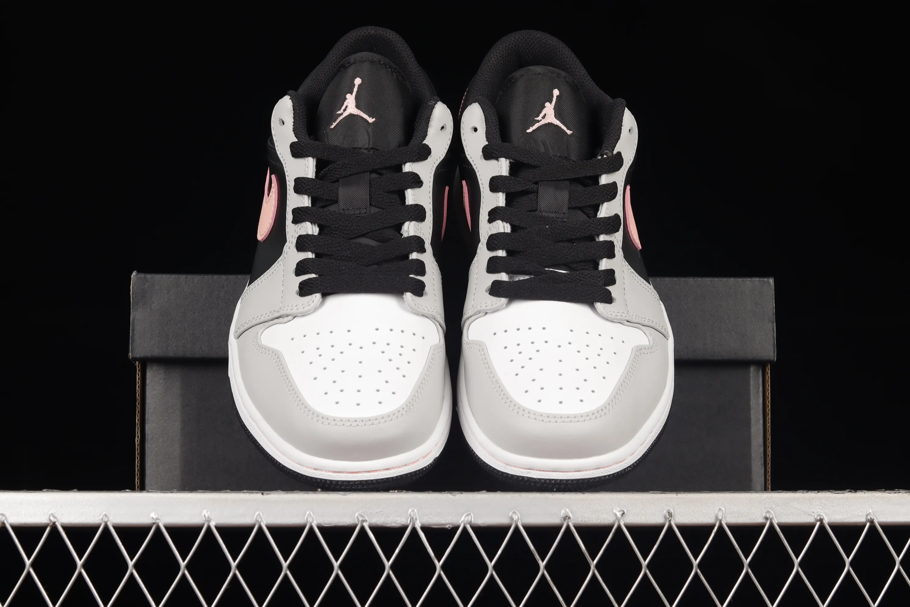 All categories Air Jordan Jordan series basketball shoes Air Jordan 1 Low G version pure original Air Jordan 1 Low AJ1 Joe 1 white black pink sports culture basketball shoes 553558-062